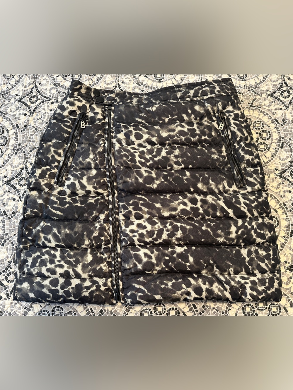 Bogner Fire & Ice Gray Sophy-D Leopard Print Puffy Down Skirt Size 4 XS NWT